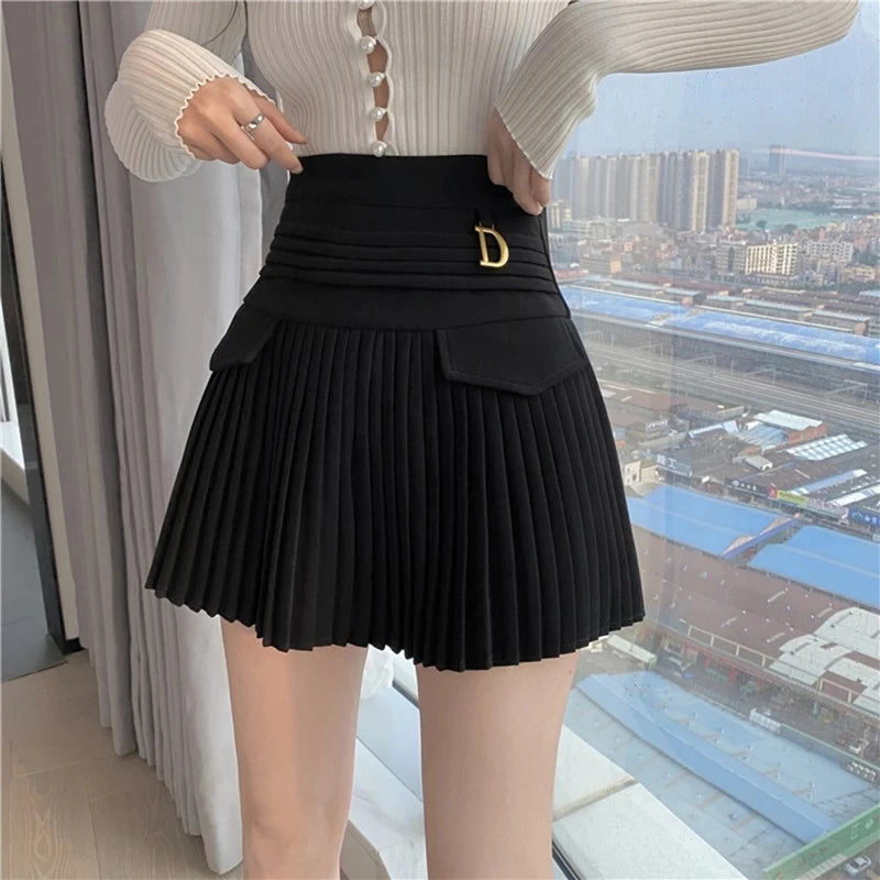 Zwarte Geplooide Rokken Vrouwen Hoge Taille Mini Rok Metalen Letter D Ontwerp A-lijn Clubwear Koreaanse Sexy Streetwear Tonen Ca